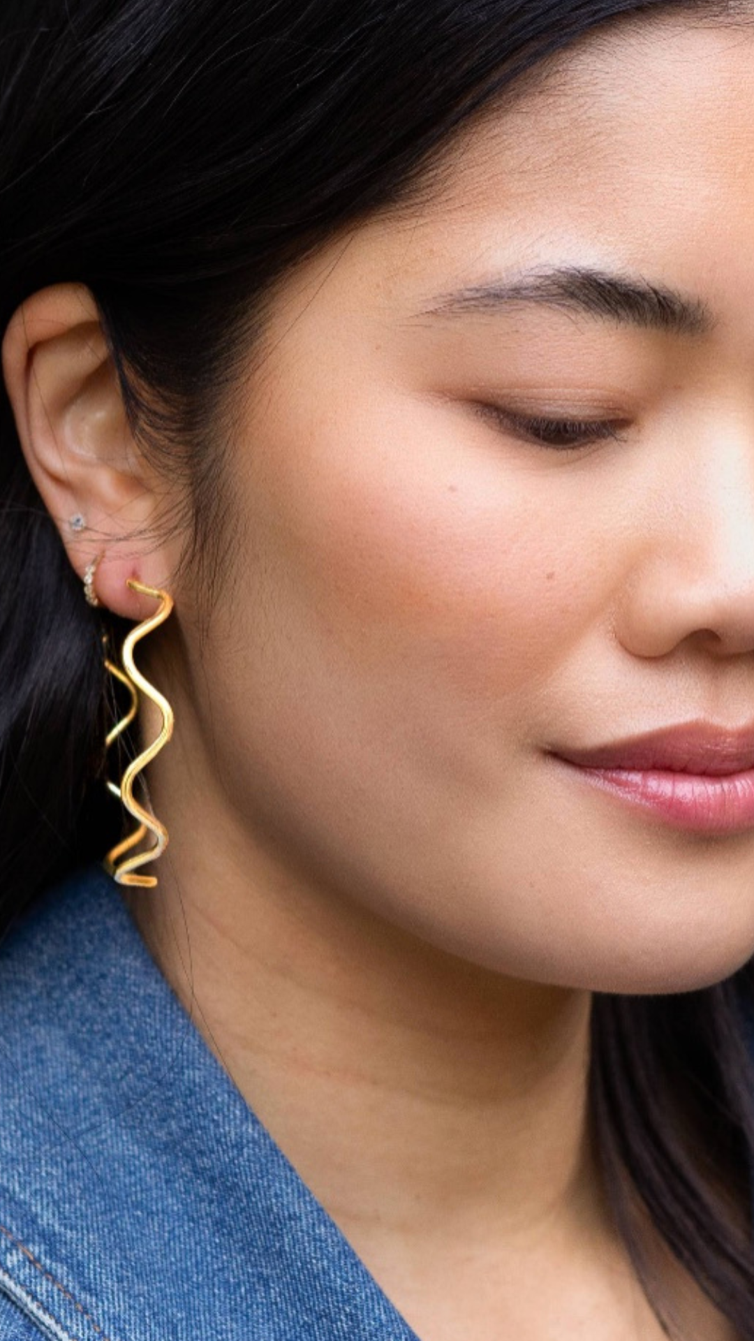 Gold wave hoop earings