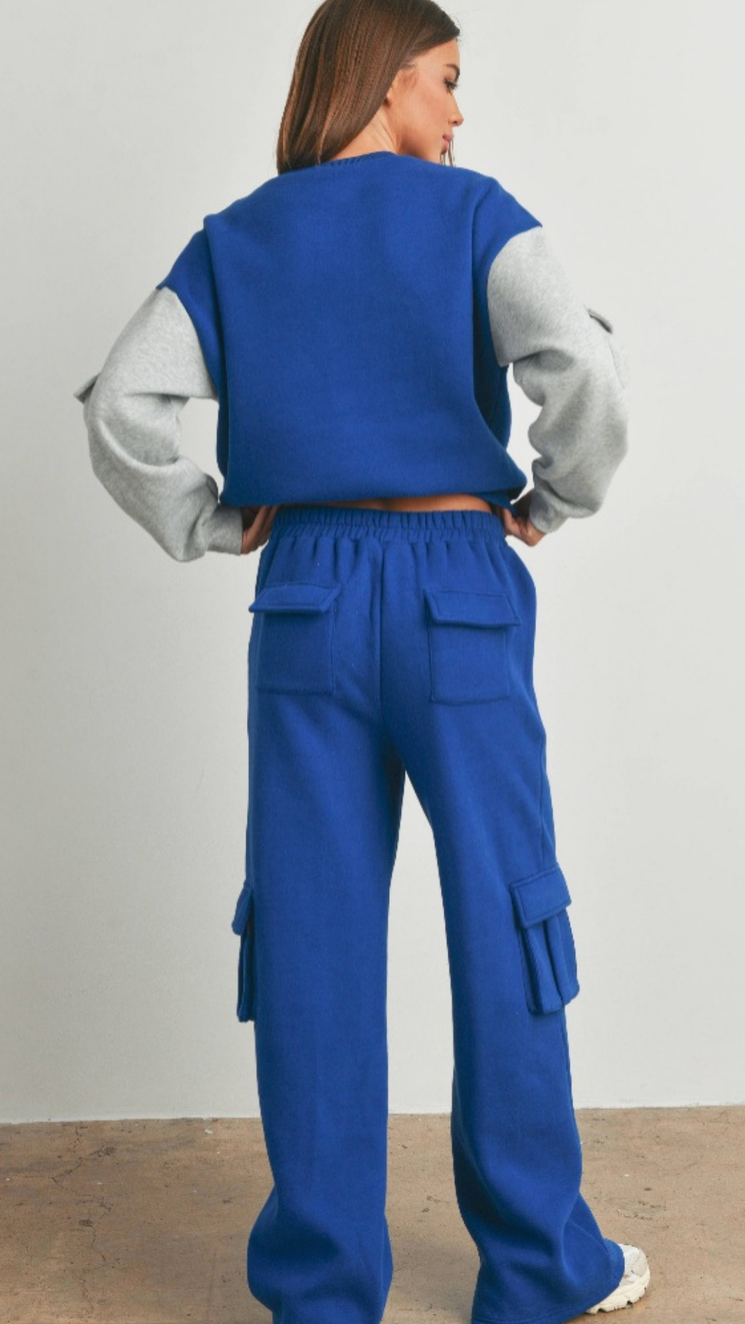 PATCHED POCKET CONTRAST SWEATSHIRT