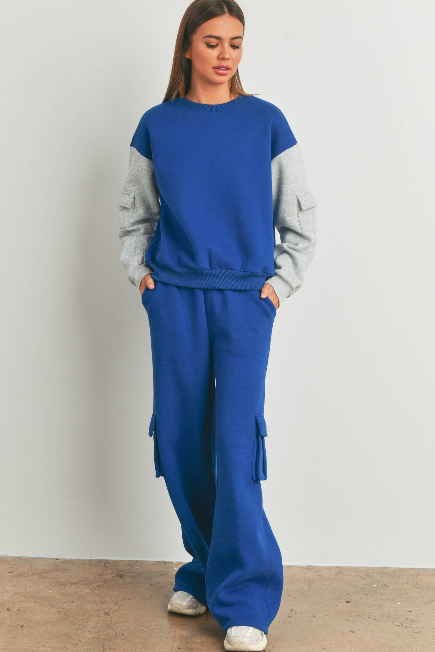 Fleece terry cargo sweatpants with side pockets for comfort