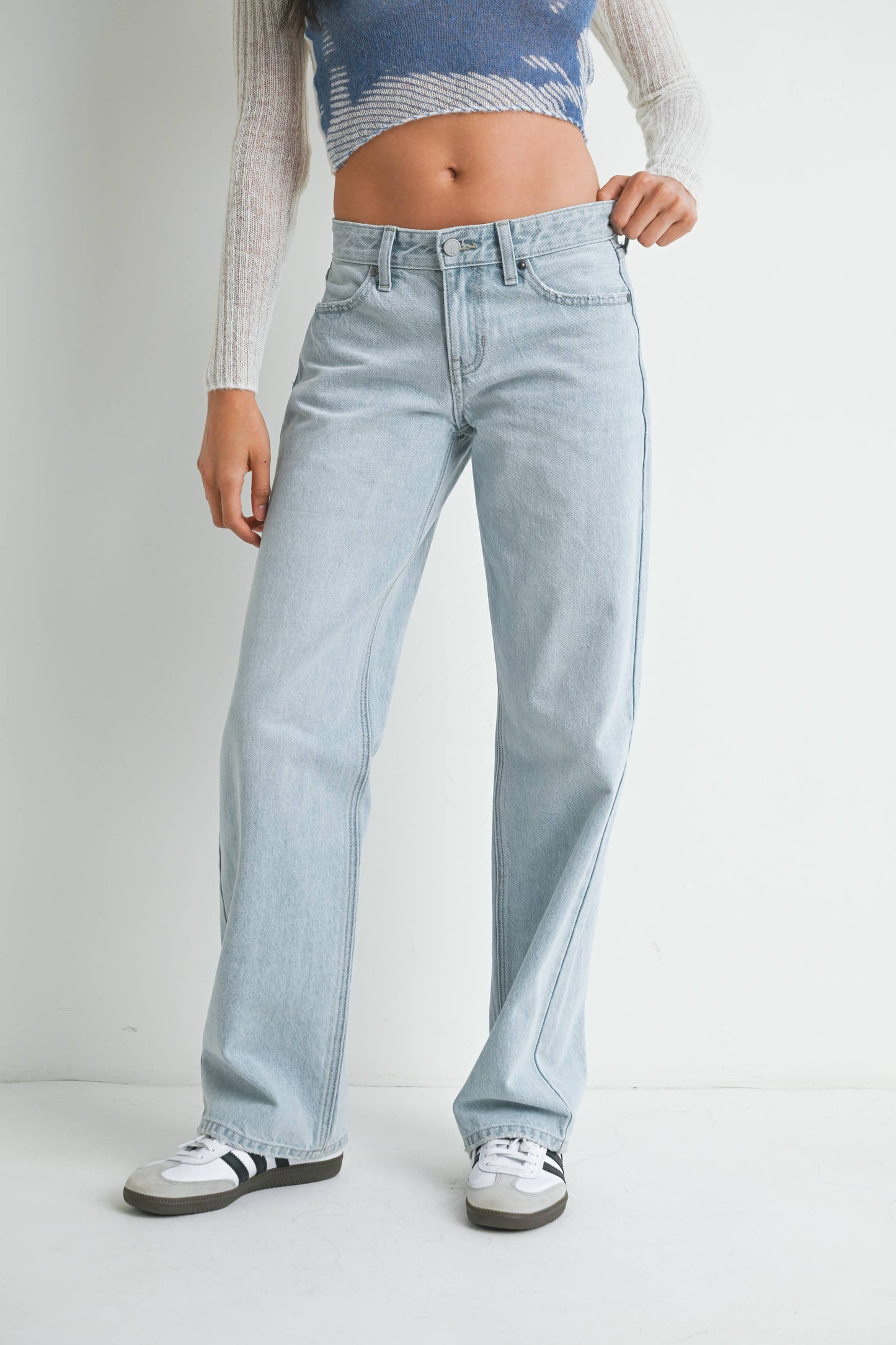 Light wash low rise relaxed straight jeans for casual style