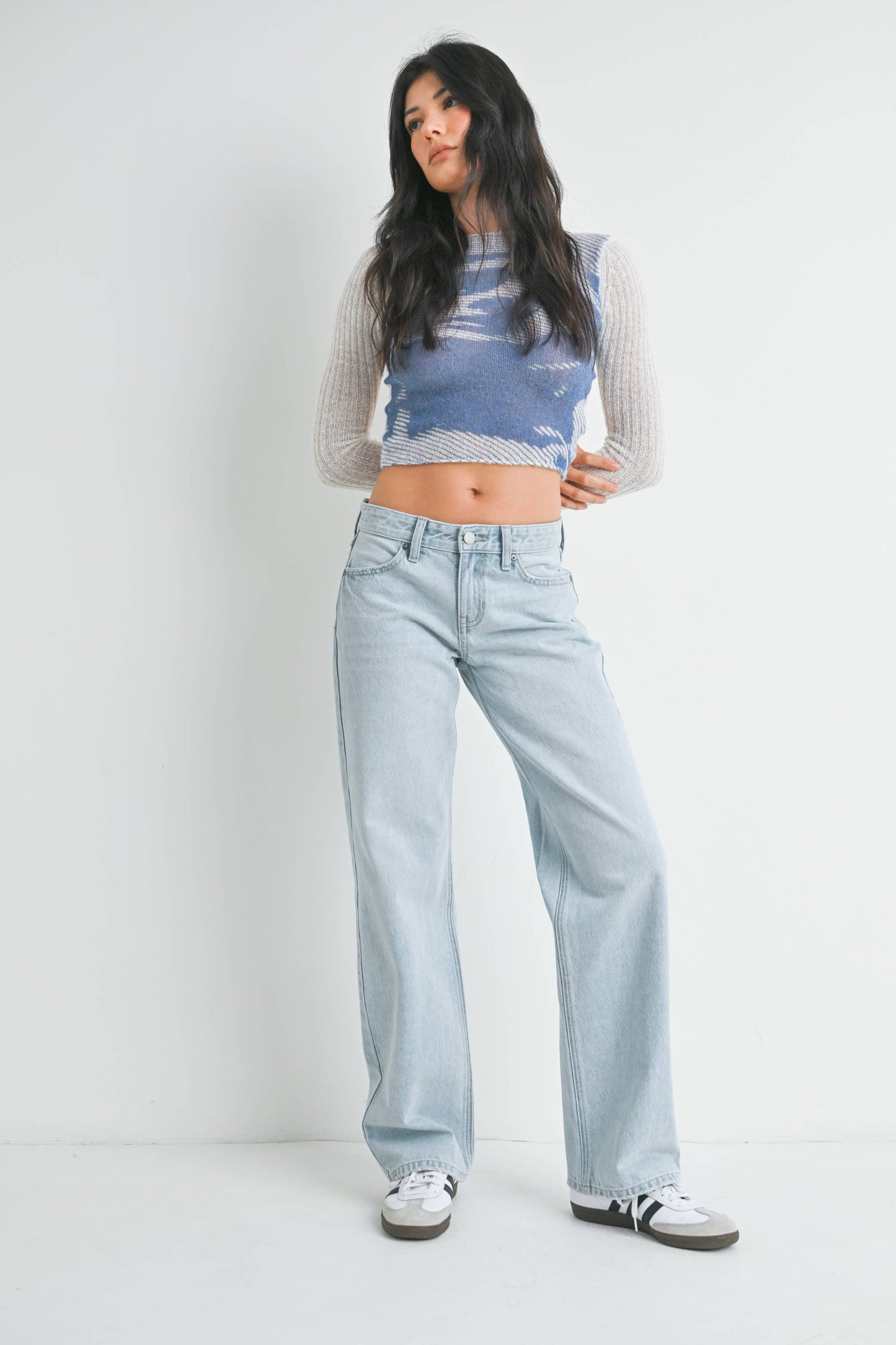 Light wash low rise relaxed straight jeans for casual style