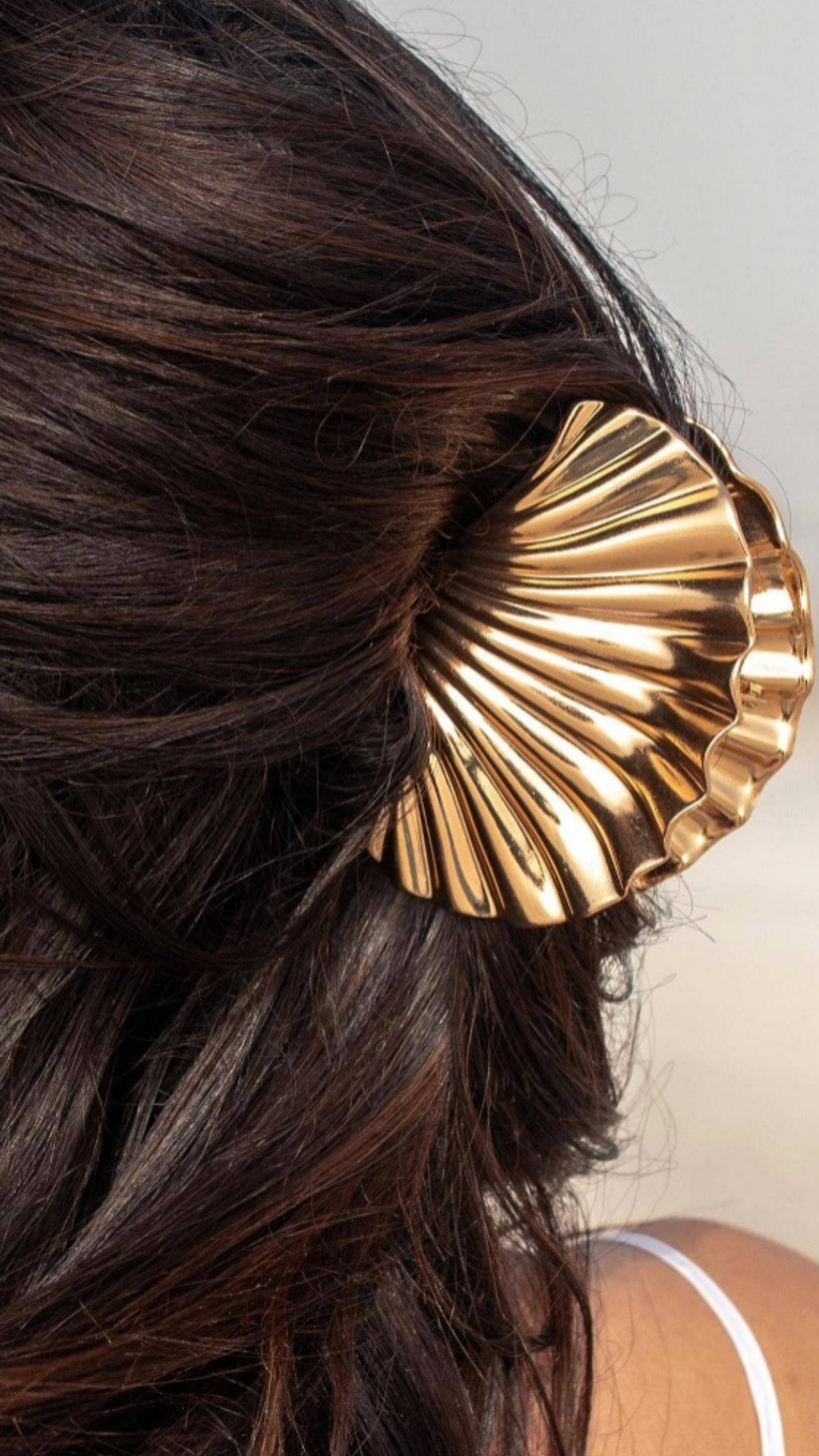 Golden Shell Clip