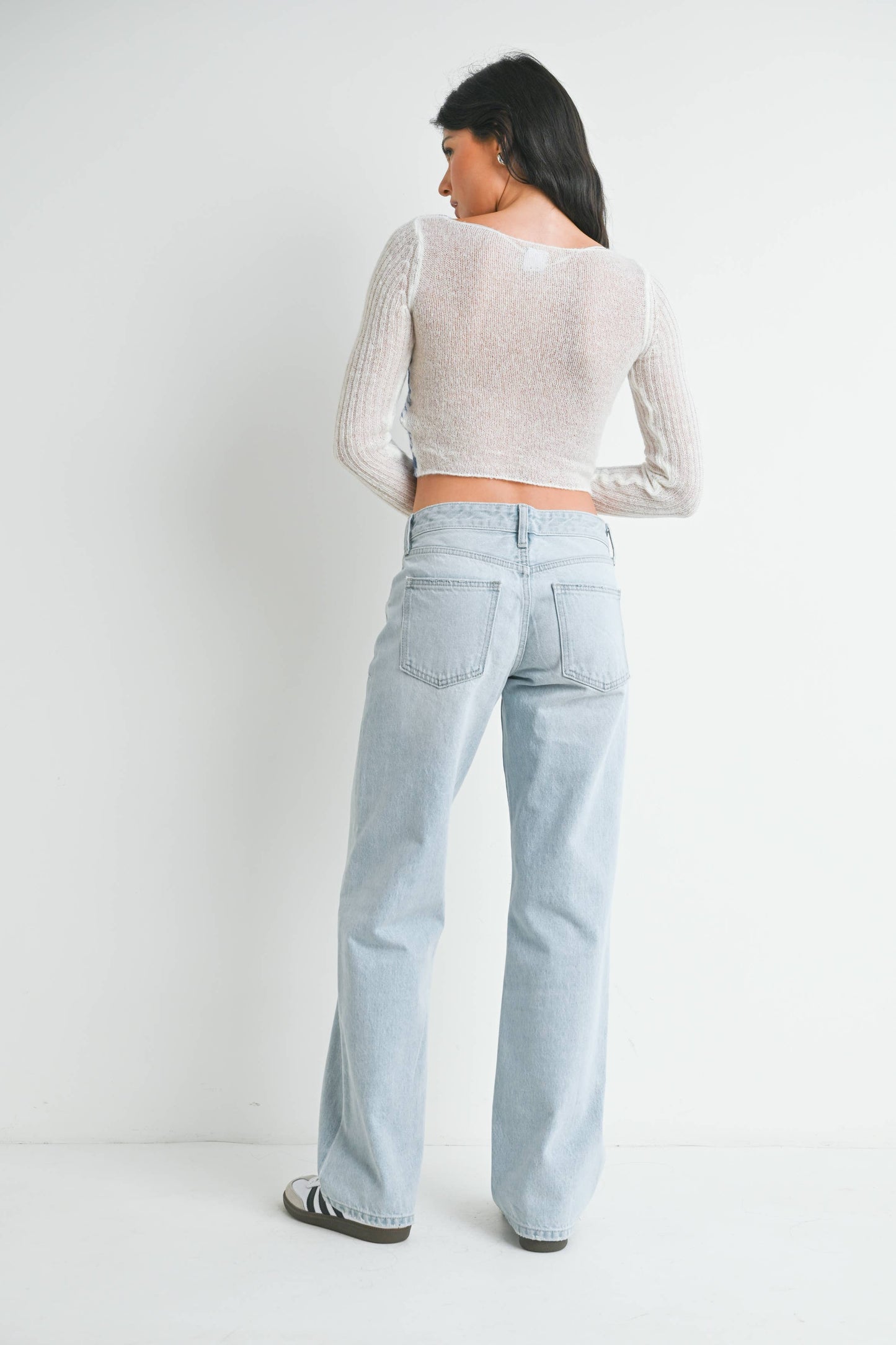 Light wash low rise relaxed straight jeans for casual style