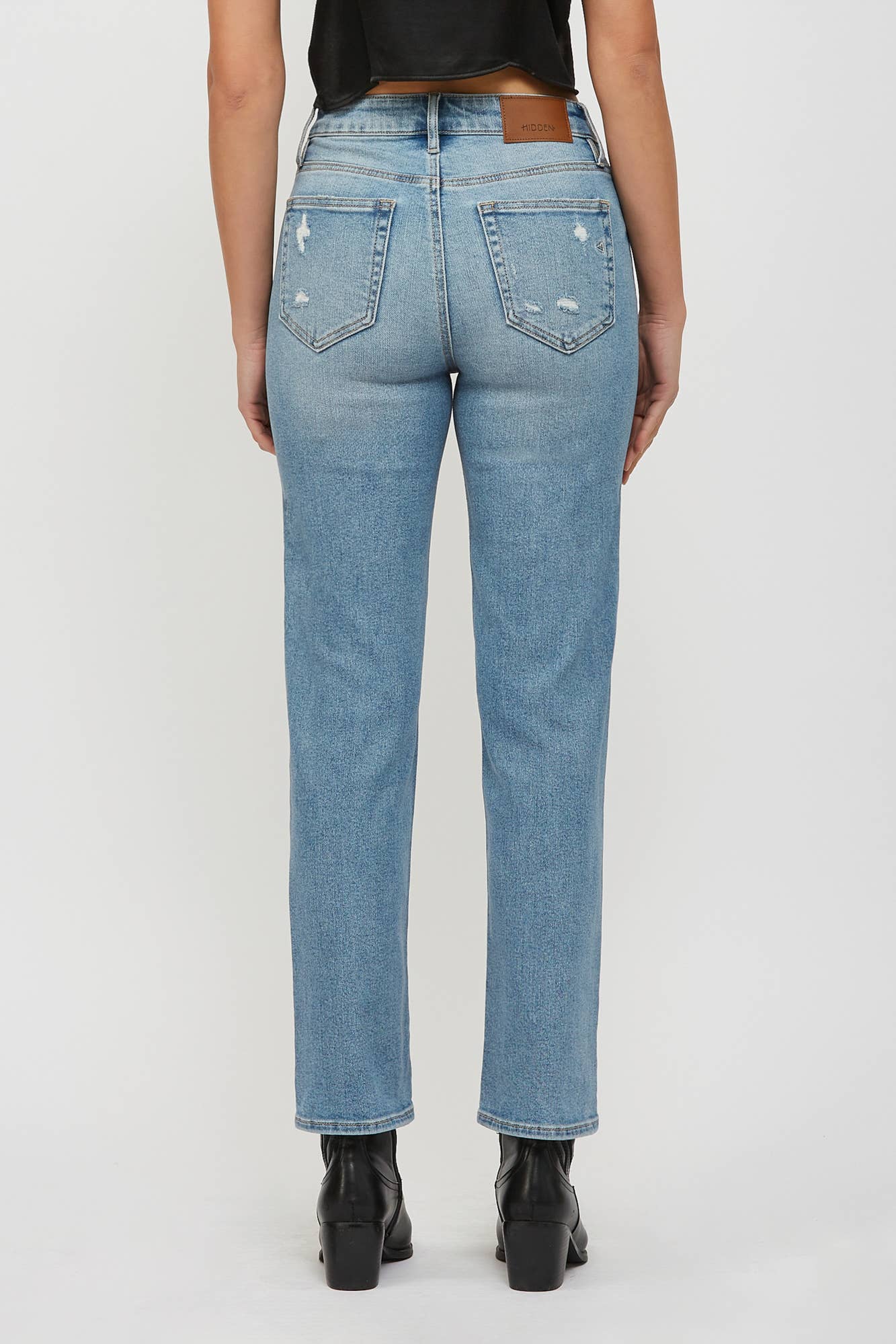 Classic straight jeans in medium wash with stretch for comfort